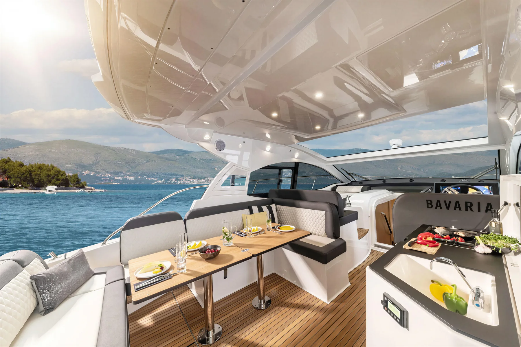 Bavaria SR41 Exterior